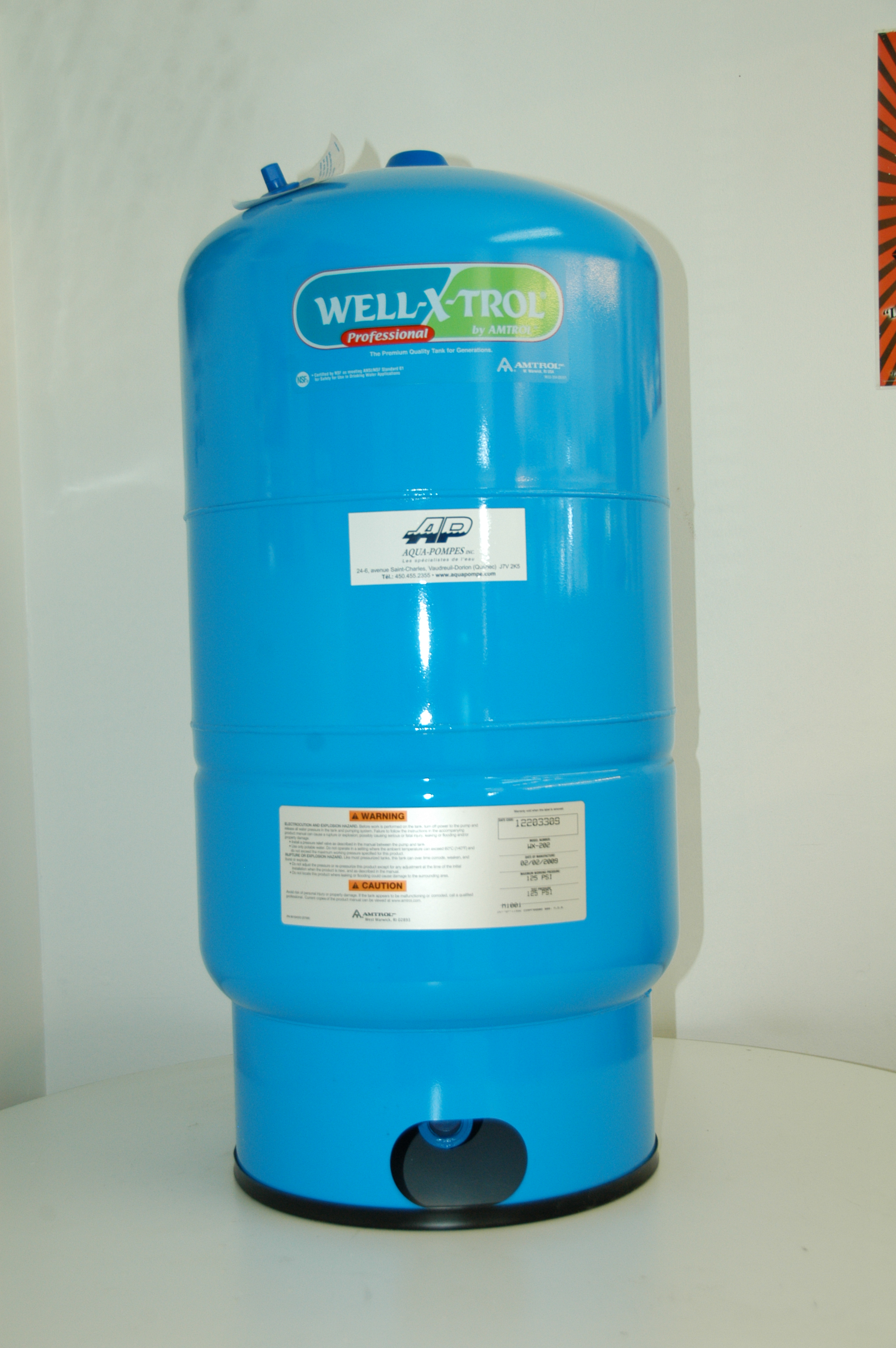 Réservoir à pression de marque Well-X-Trol. Disponible présentement en magasin: 20,32 ou 44 Gallons.